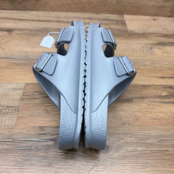 Birkenstock Arizona Soft Footbed Leather - Metallic Silver  Birkenstock size L10 M8 Metallic Silver Sandals